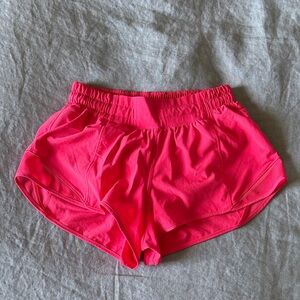 Lululemon hotty hot low-rise lined short 2.5” - size 4, lip gloss